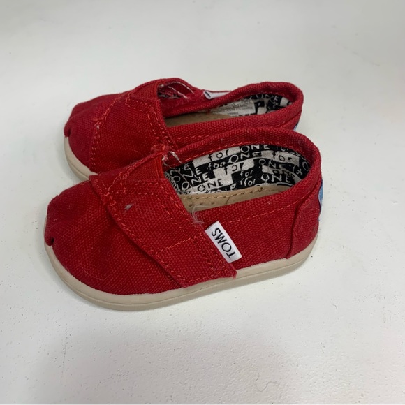 Tiny Toms classic slip-on shoe in red size 3 - Picture 2 of 6